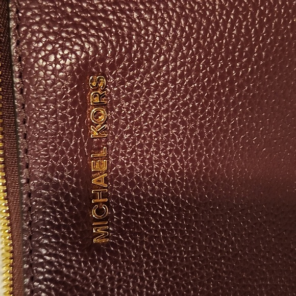 EXTRA Large Michael Kors Wristlet - Picture 3 of 4